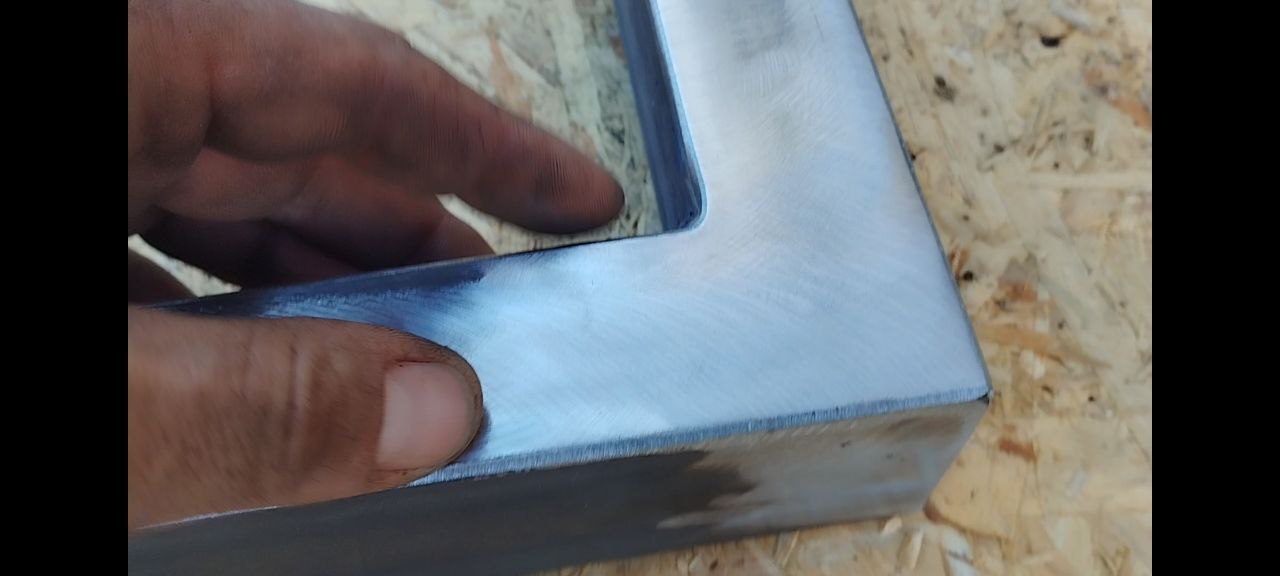 Επεξεργασμένη ραφή συγκόλλησης σε κοντινό πλάνο